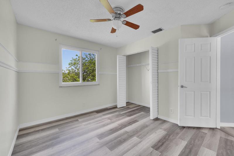  Single Family Homes Photo 14:  Margate,  FL 33063