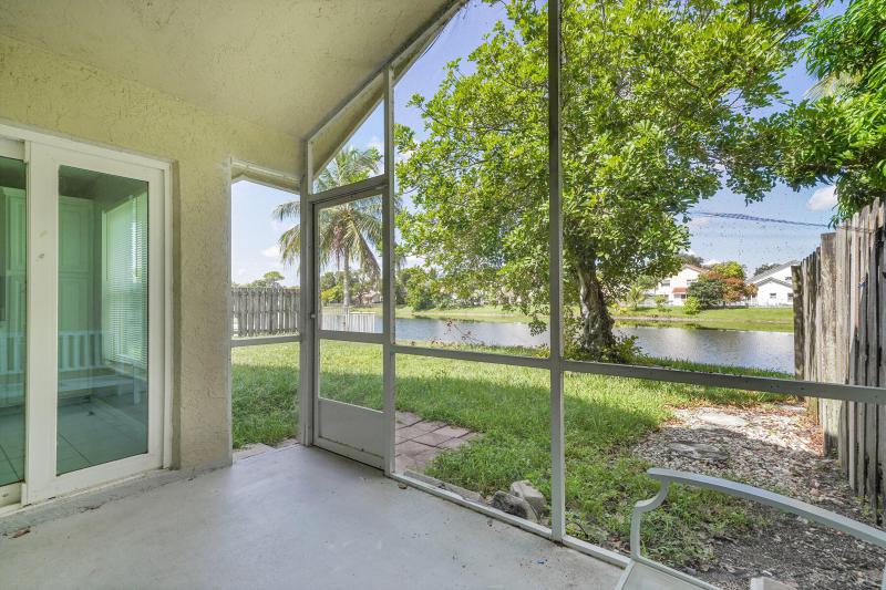  Single Family Homes Photo 19:  Margate,  FL 33063