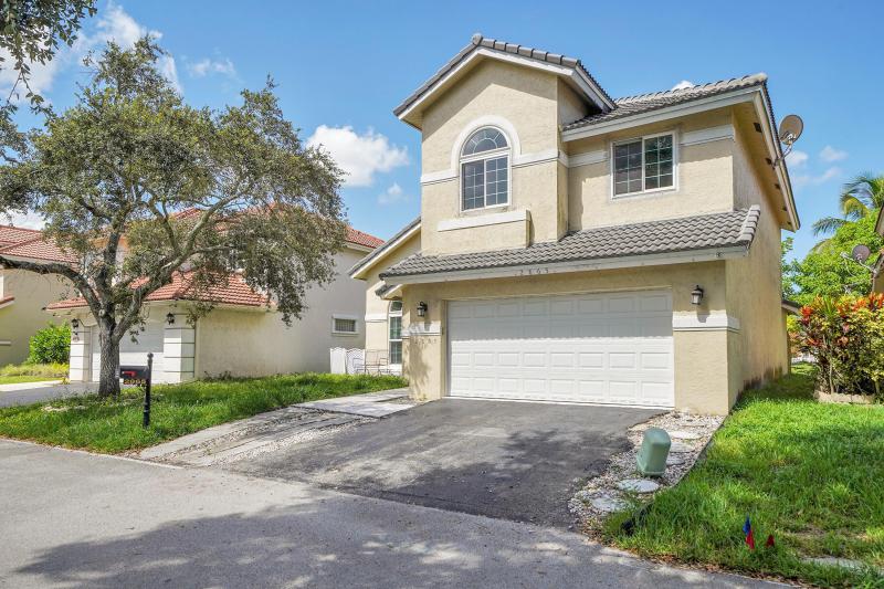  Single Family Homes Photo 2:  Margate,  FL 33063