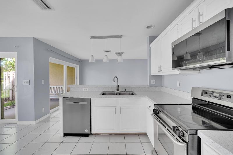  Single Family Homes Photo 5:  Margate,  FL 33063