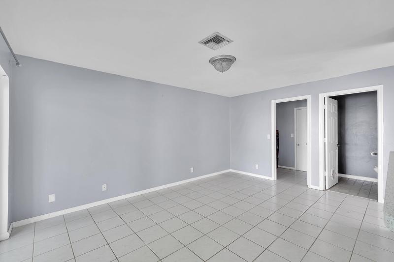  Single Family Homes Photo 8:  Margate,  FL 33063