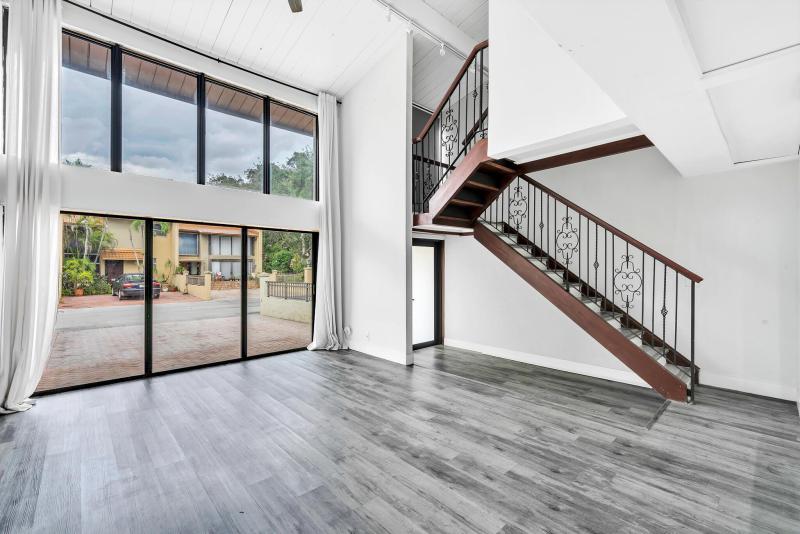  Condo & Townhome Photos