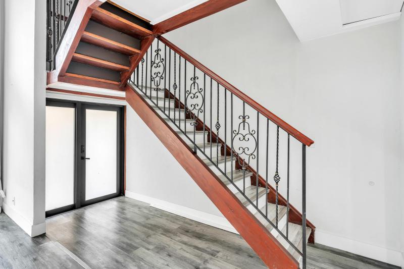  Condo & Townhome Photos