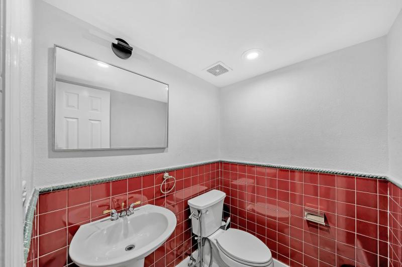  Condo & Townhome Photos