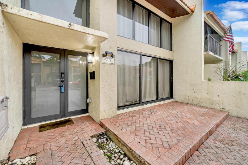  Condo & Townhome Photos