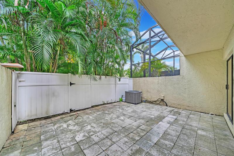  Condo & Townhome Photos