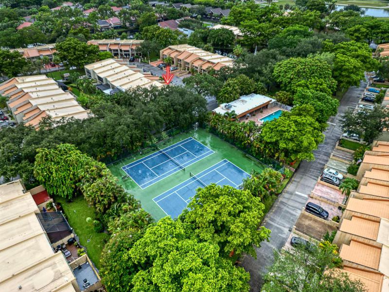  Condo & Townhome Photos