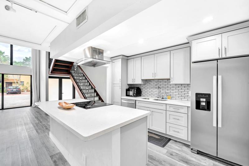  Condo & Townhome Photos