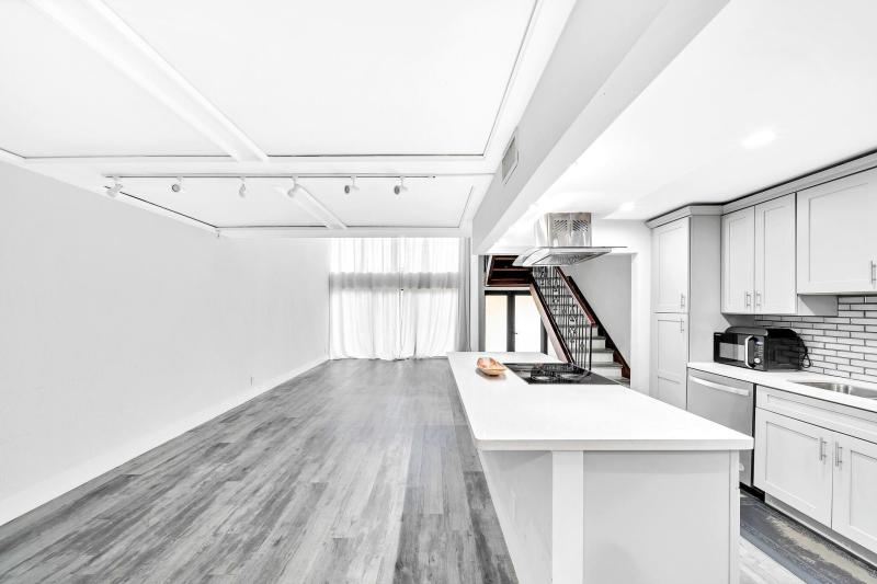  Condo & Townhome Photos