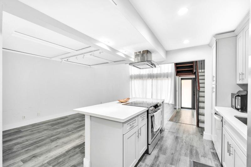  Condo & Townhome Photos