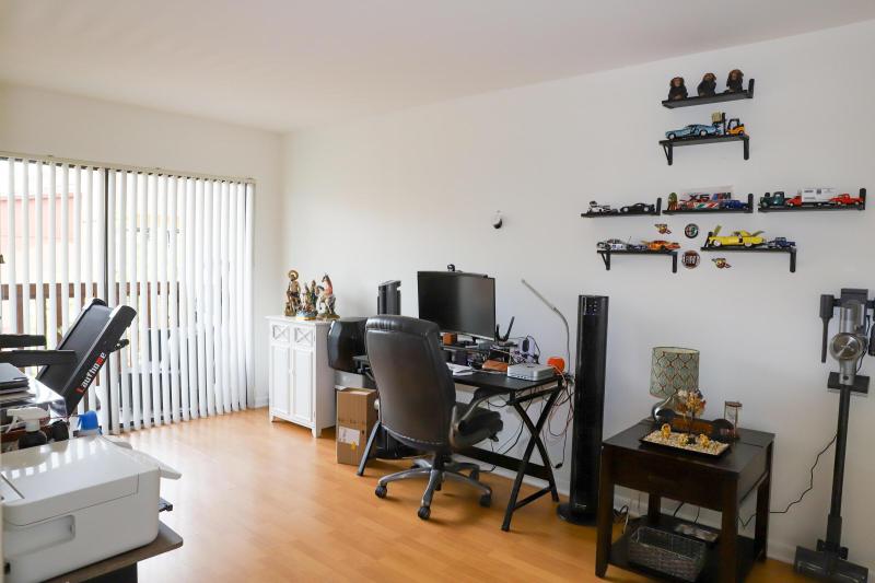  Condo & Townhome Photos