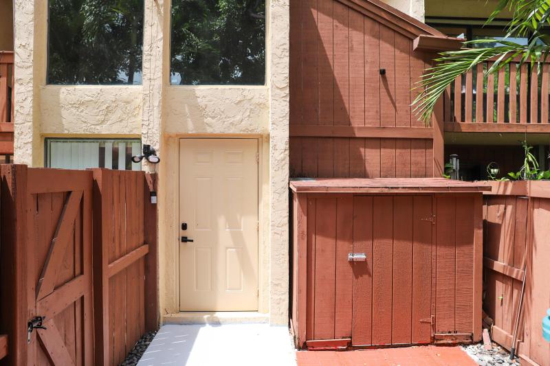  Condo & Townhome Photos