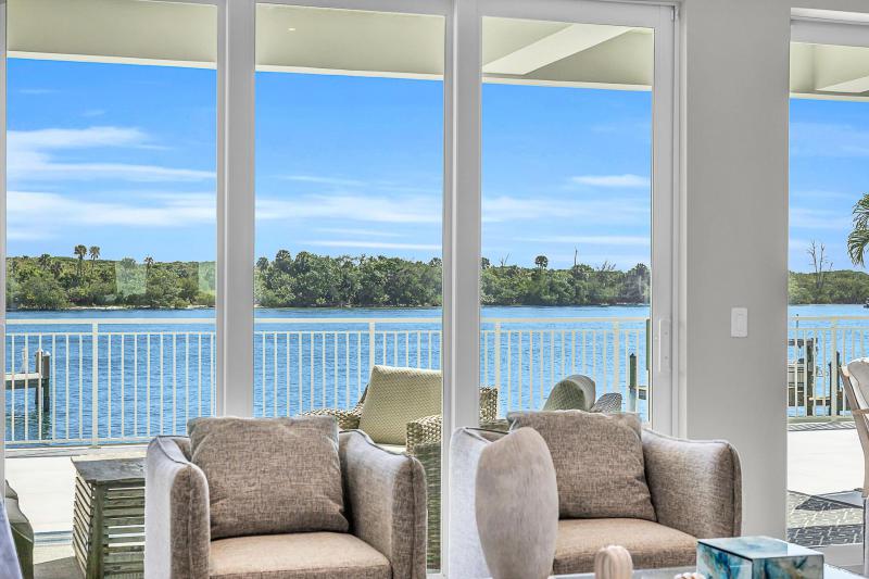  Single Family Homes Photo 17:  Jupiter,  FL 33469