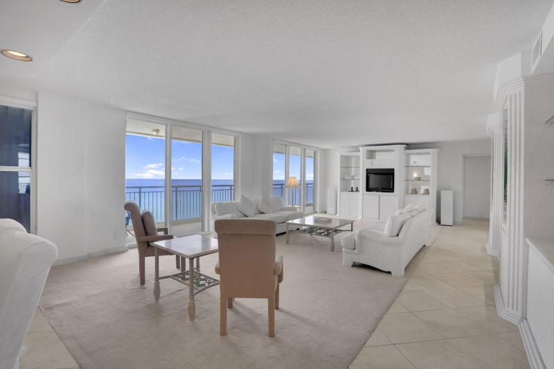  Condo & Townhome Photos