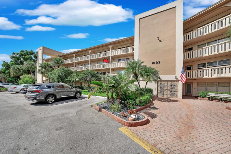  Condo & Townhome Photos