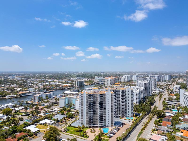  Condo & Townhome Photos