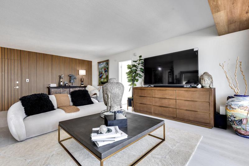  Condo & Townhome Photos