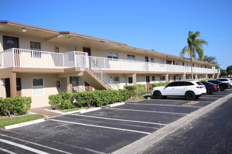  Condo & Townhome Photos