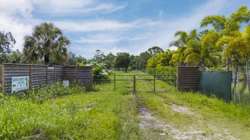  Commercial & Industrial Land Images 