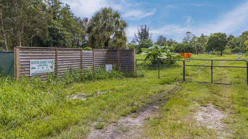  Commercial & Industrial Land Images 