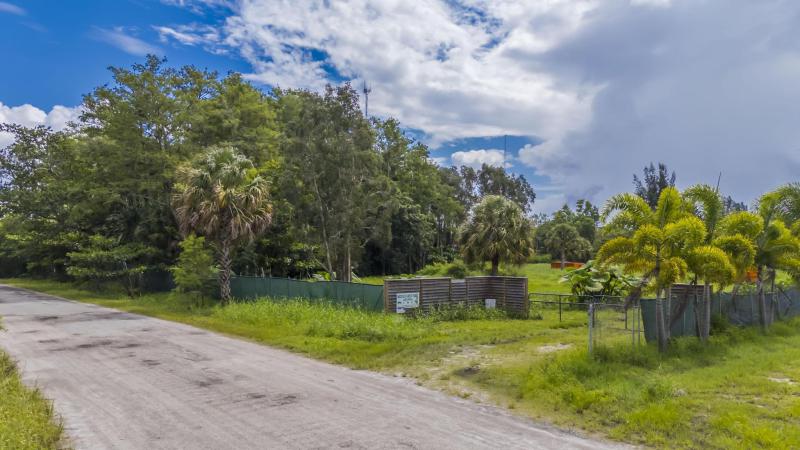  Commercial & Industrial Land Images 