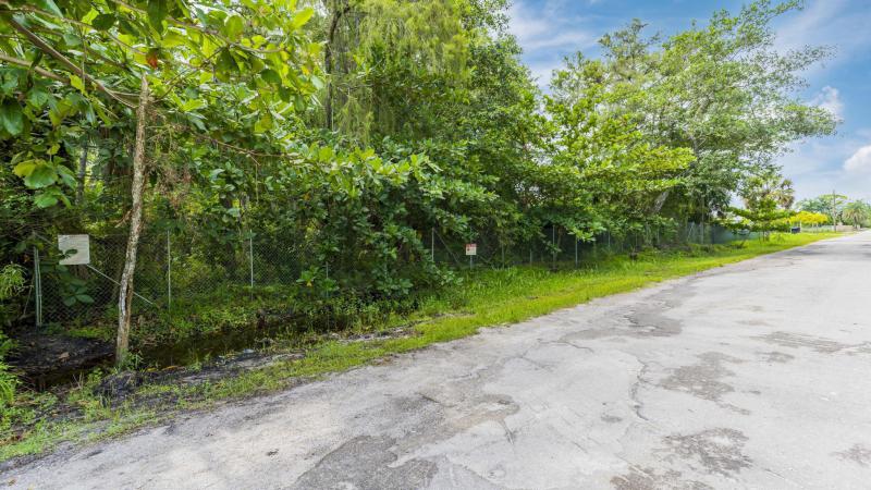  Commercial & Industrial Land Images 