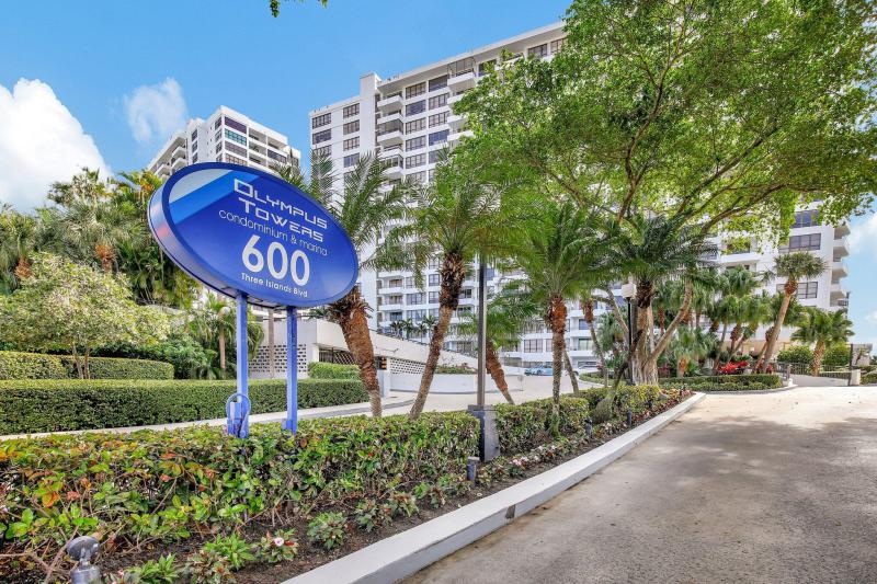  Condo & Townhome Photos