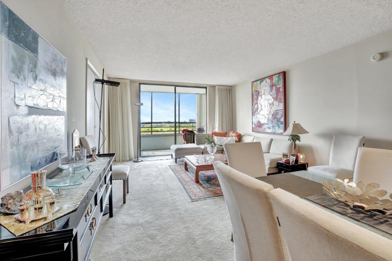  Condo & Townhome Photos