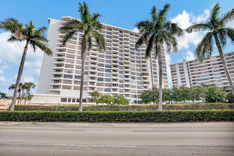  Condo & Townhome Photos