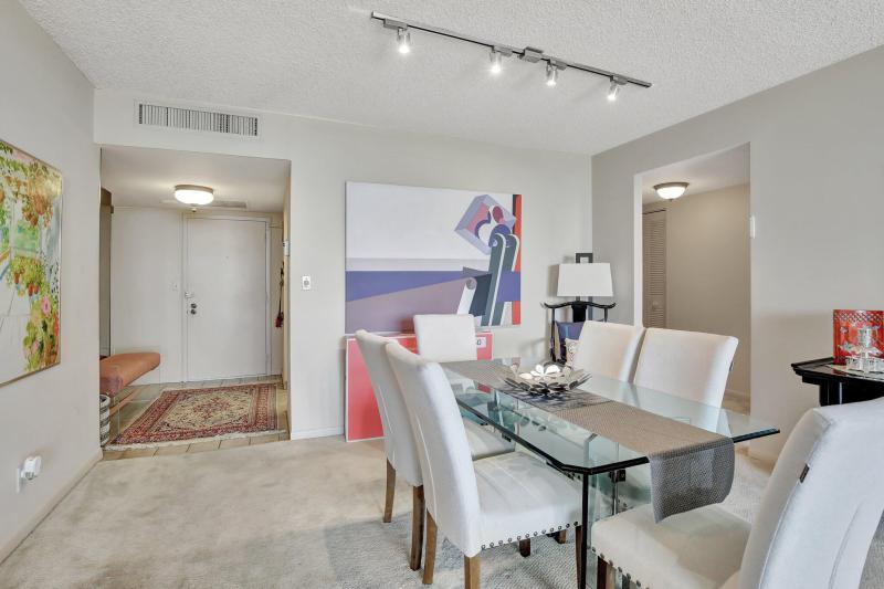  Condo & Townhome Photos