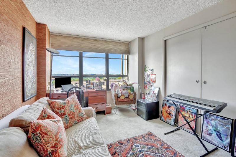  Condo & Townhome Photos