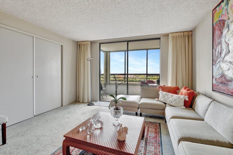  Condo & Townhome Photos