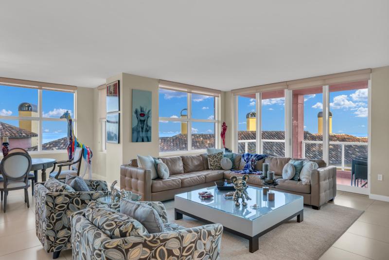  Condo & Townhome Photos