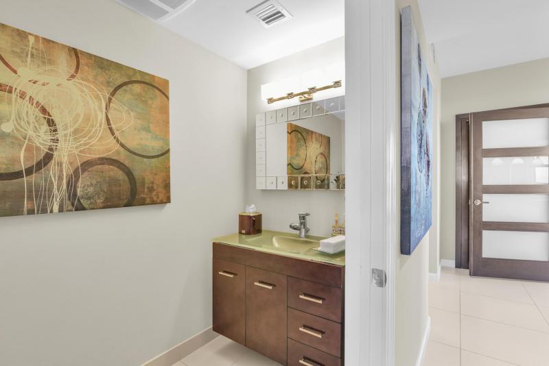  Condo & Townhome Photos