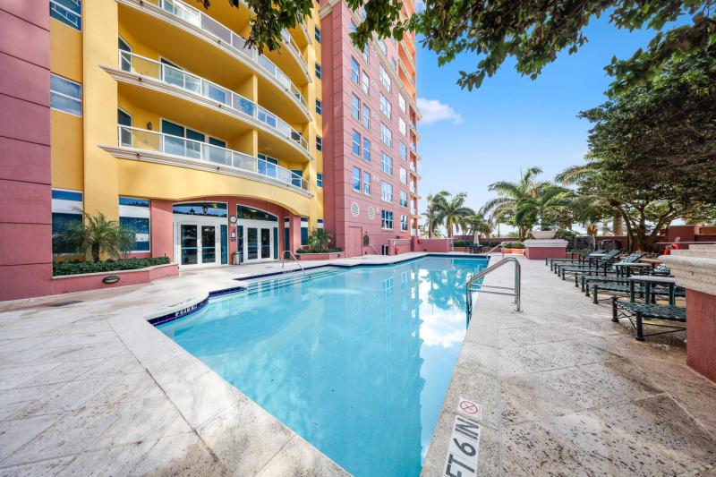  Condo & Townhome Photos