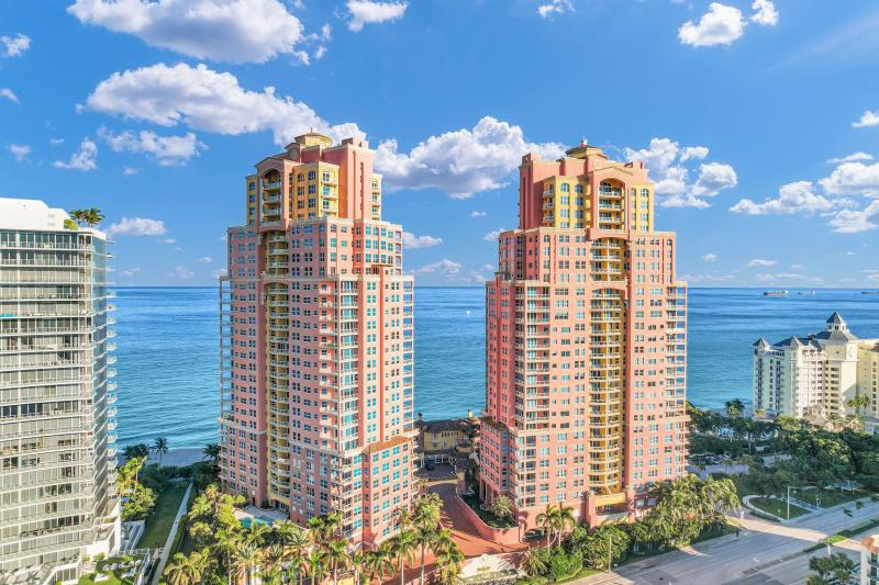  Condo & Townhome Photos