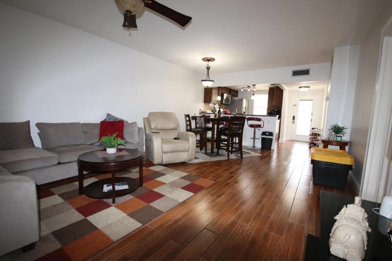  Condo & Townhome Photos