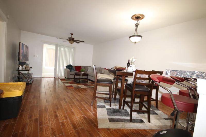  Condo & Townhome Photos