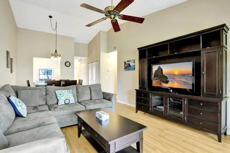  Condo & Townhome Photos