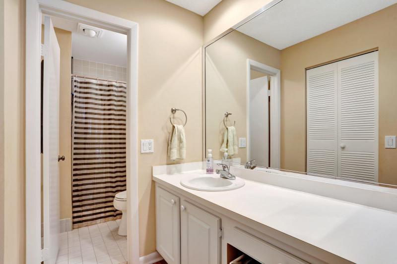  Condo & Townhome Photos