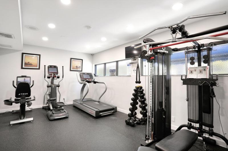  Condo & Townhome Photos