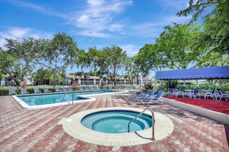 Condo & Townhome Photos