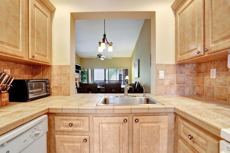  Condo & Townhome Photos