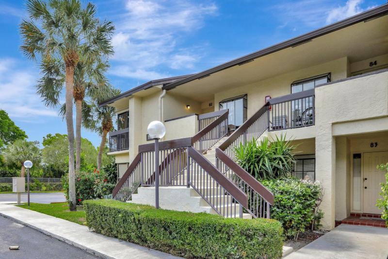  Condo & Townhome Photos