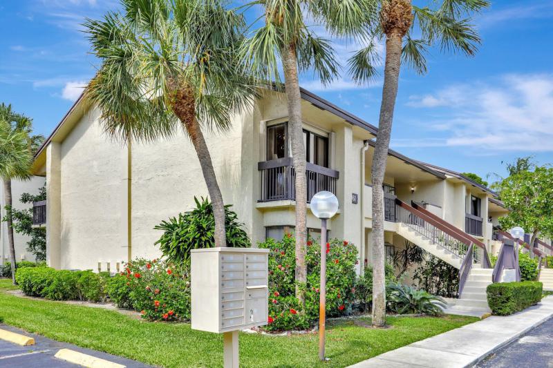  Condo & Townhome Photos