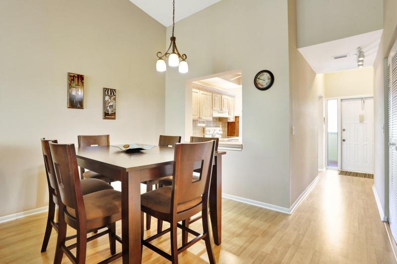  Condo & Townhome Photos