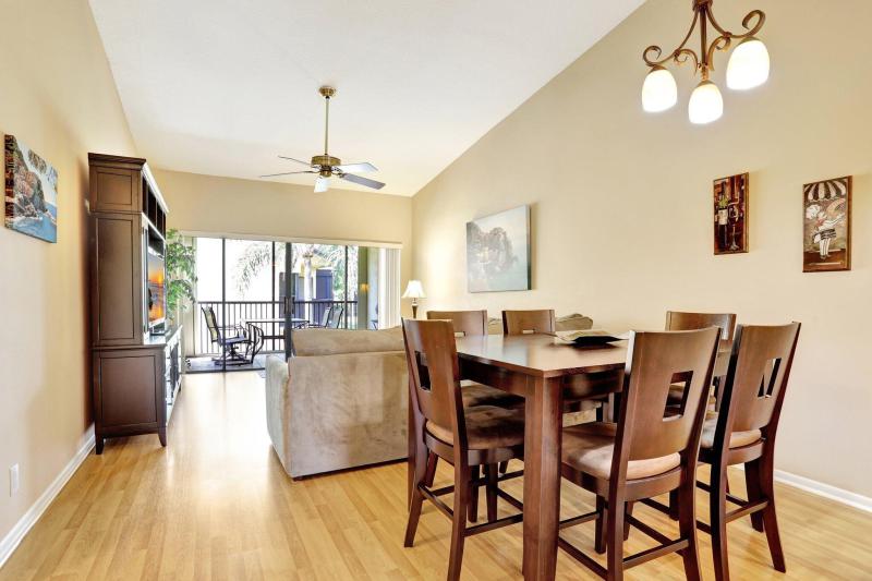  Condo & Townhome Photos