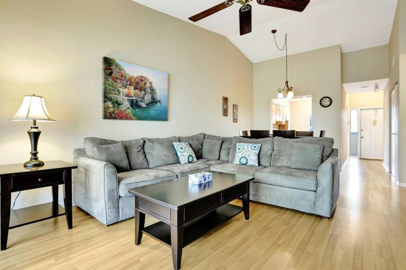  Condo & Townhome Photos