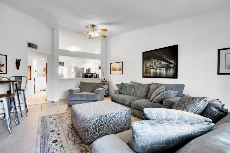  Condo & Townhome Photos