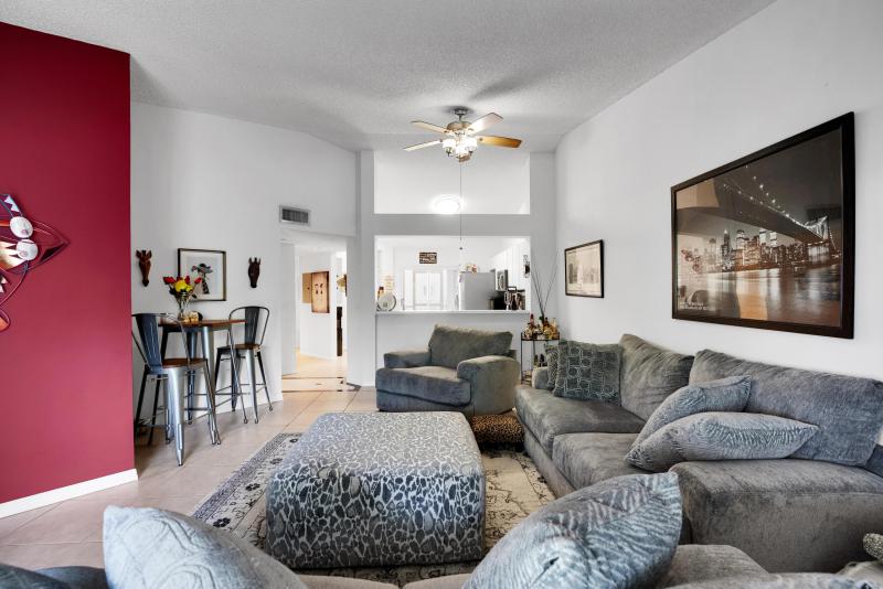  Condo & Townhome Photos